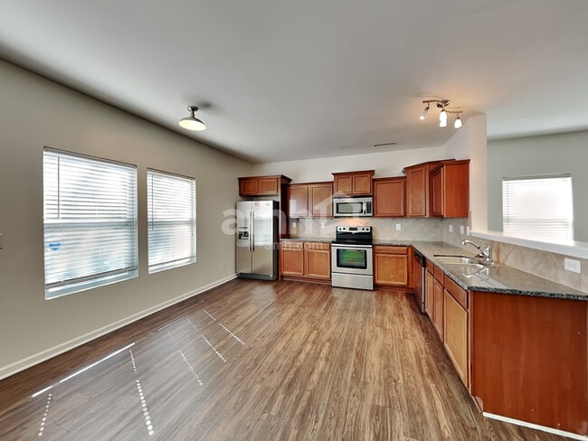 Building Photo - 10216 Daniel Dwayne Dr