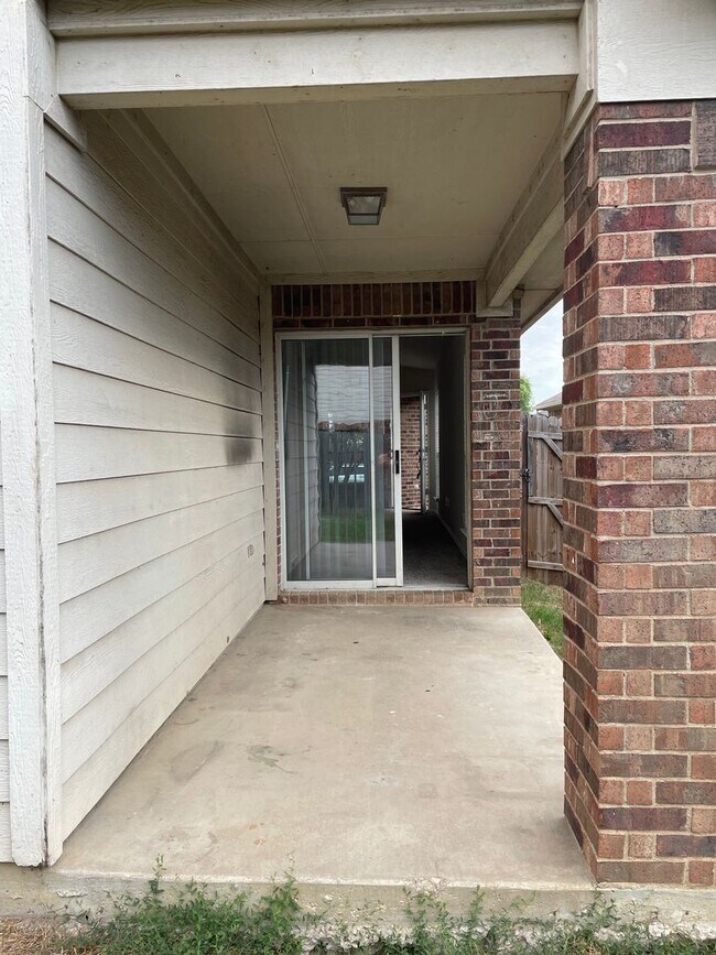 Building Photo - 2136 Ingrid Ln