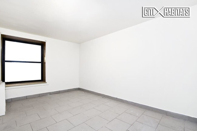 Foto del edificio - 355 E 10th St
