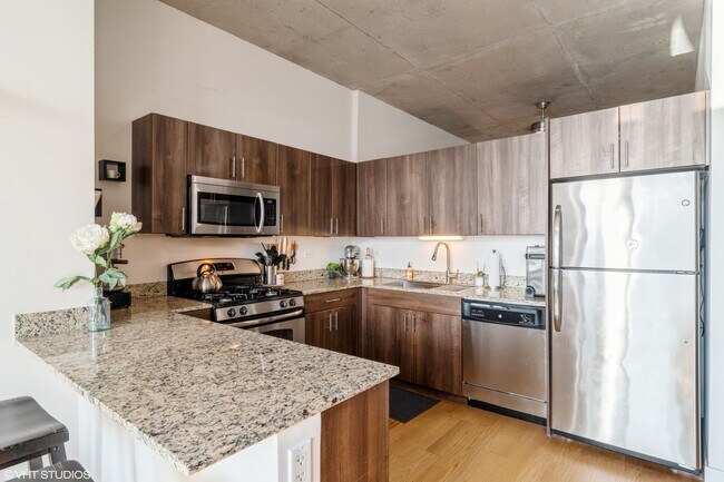 Building Photo - 235 W Van Buren St