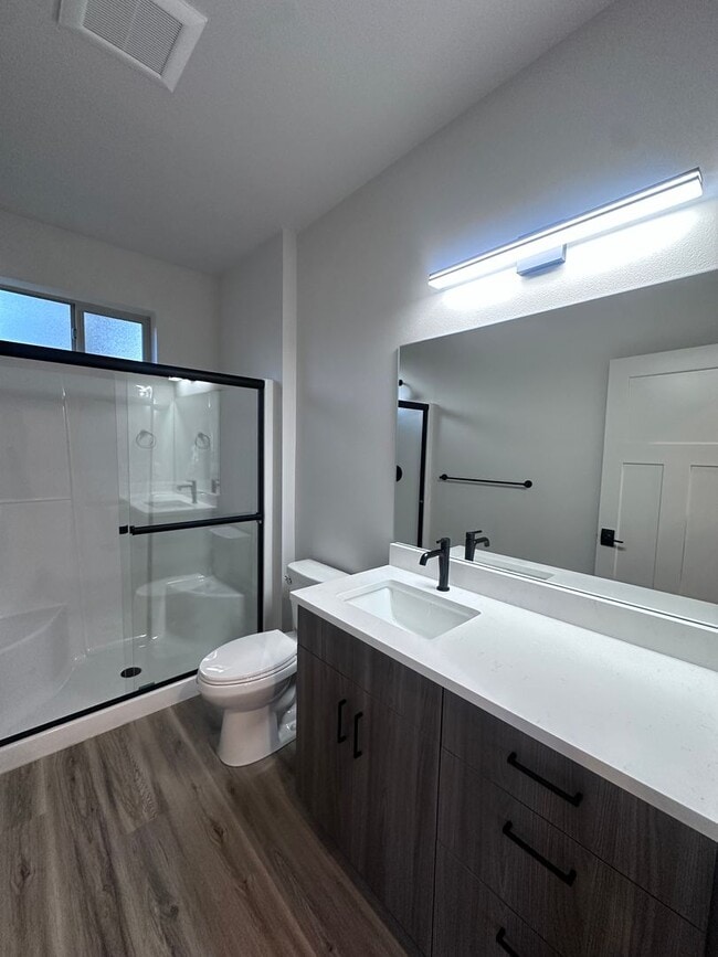 Building Photo - 3 Bedroom near Vince Genna Stadium - Available 6/15
