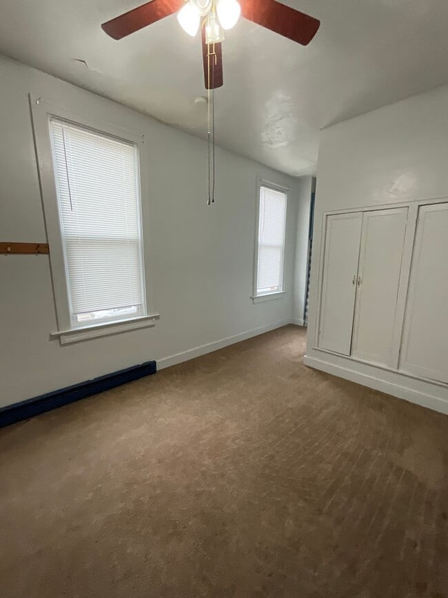Building Photo - 221 Fir St