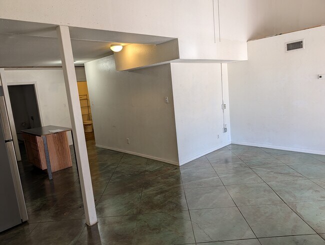 Building Photo - 805 Avenue C