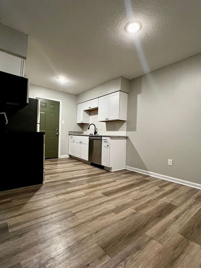 Foto del edificio - Newly Renovated 1bd/1ba Near University of Memphis!