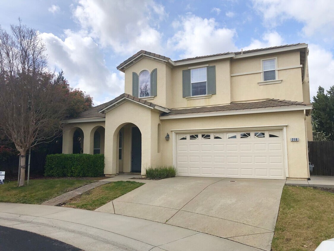 Foto principal - Great House near School!