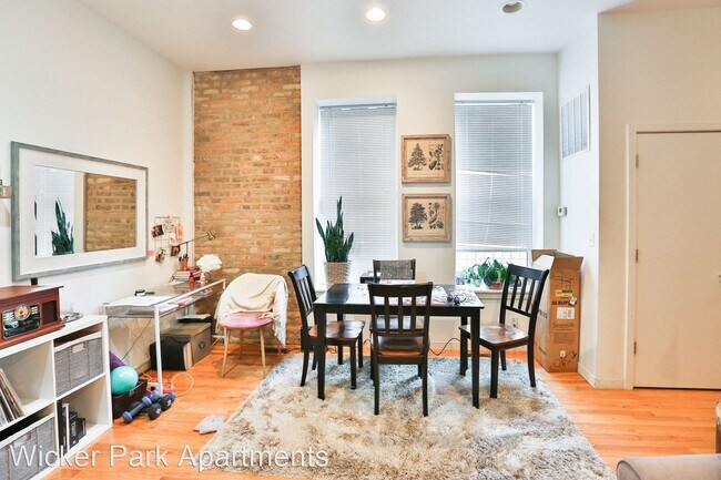 Building Photo - 838 N Hoyne Ave