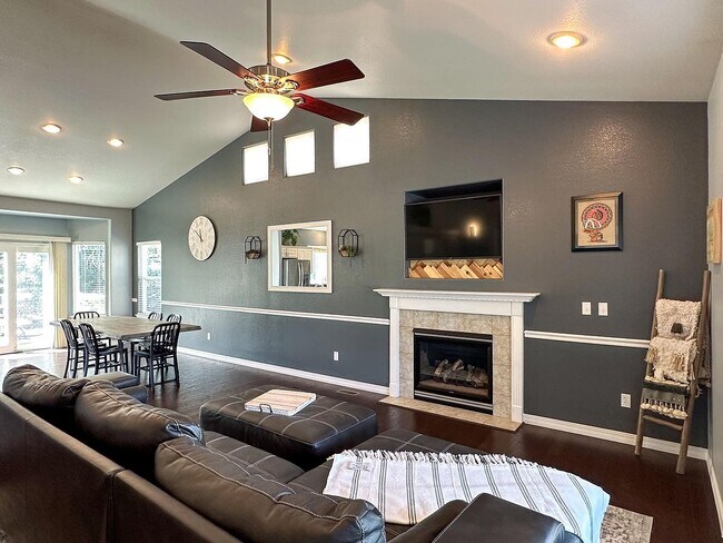 Foto del edificio - 2705 Stone Creek Rd