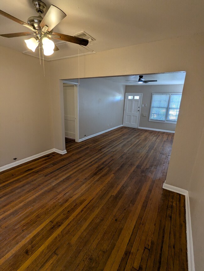 Foto del edificio - 5321 Howard St