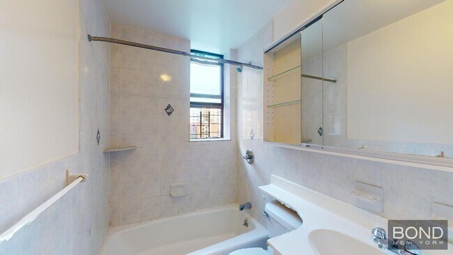 Foto del edificio - 244 W 109th St