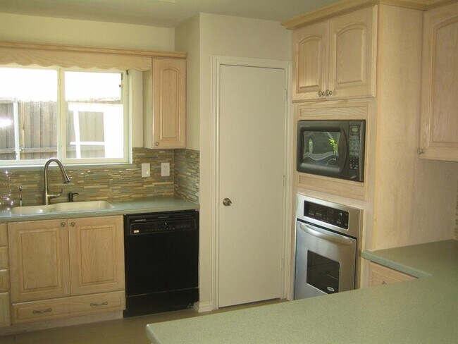 Foto del edificio - 2607 Seedling Ln