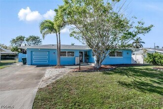 Building Photo - 806 N Entrada Dr