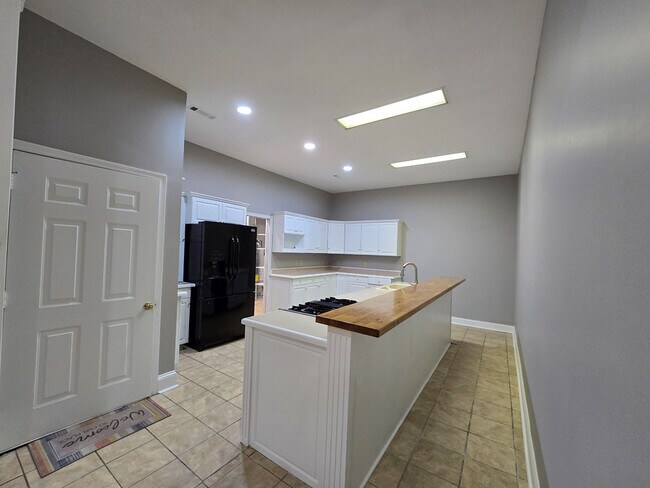 Foto del edificio - 900 Race Track Rd