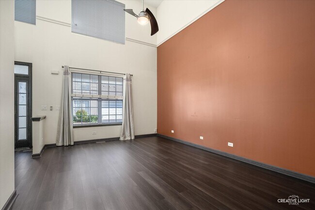 Foto del edificio - 230 St James Pkwy