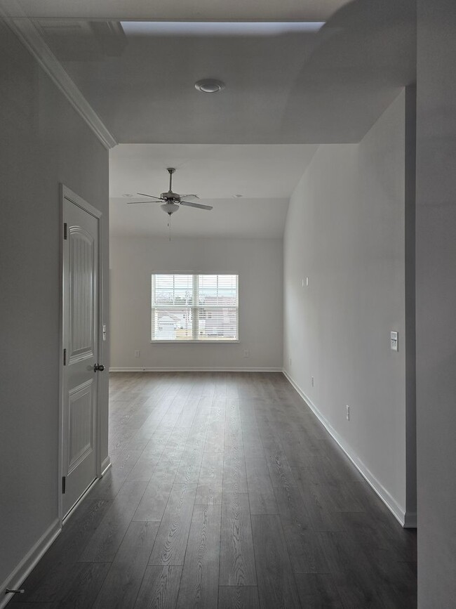 Building Photo - 229 Republic St