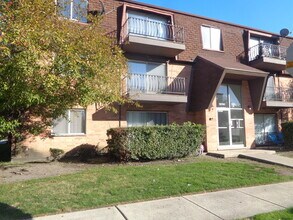 Building Photo - 12741 S La Crosse Ave
