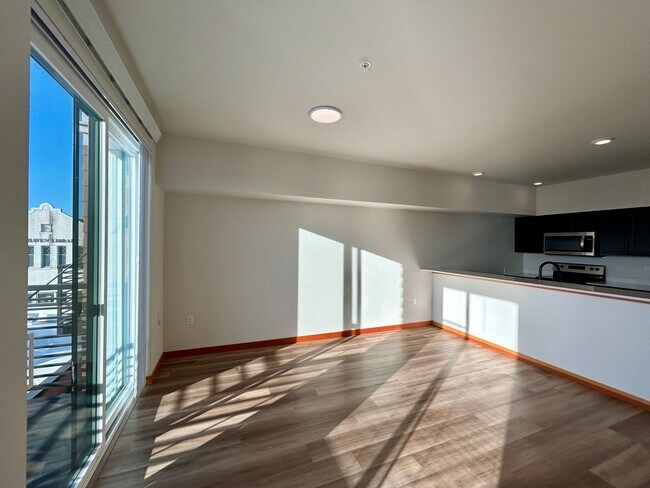 Building Photo - Orca 2