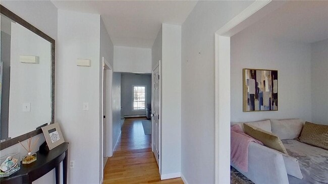 Building Photo - 124 Oneida Ave