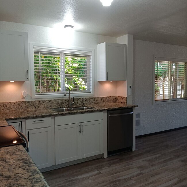 Foto del edificio - Best of Life!  Enjoy Home While Building Your Empire in Jefferson Oregon!