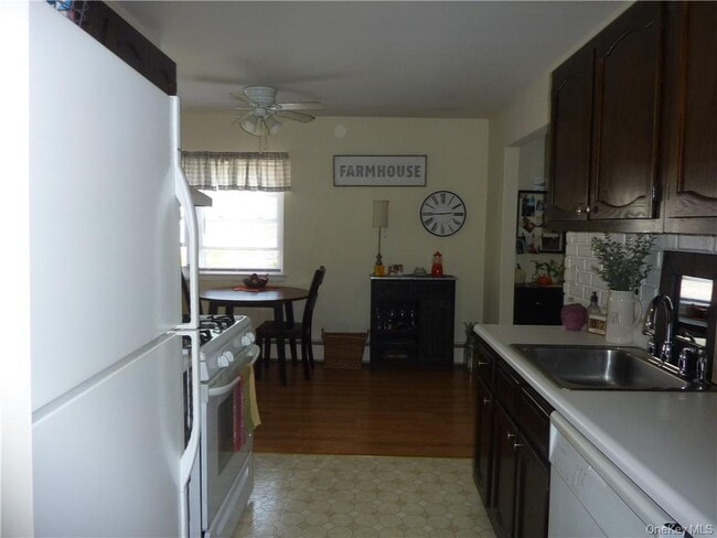 Building Photo - 133 Doxbury Ln