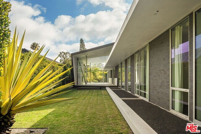 Building Photo - 3646 Inglewood Blvd