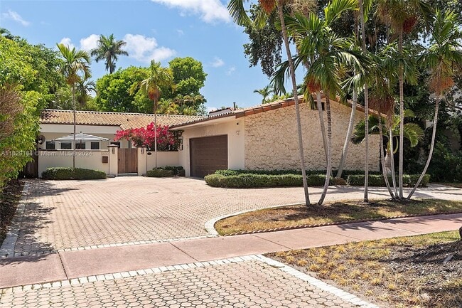 Building Photo - 5830 Pine Tree Dr
