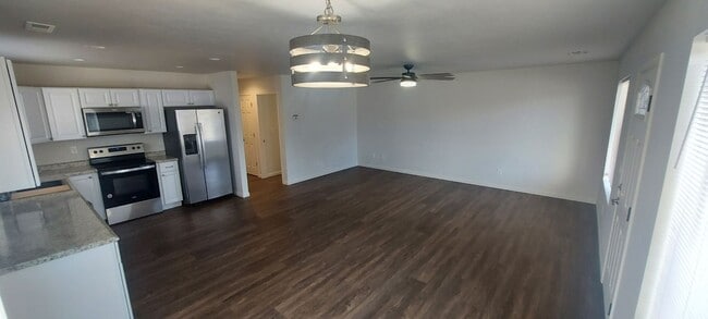 Building Photo - MP132 - 14418-14420 E Heroy