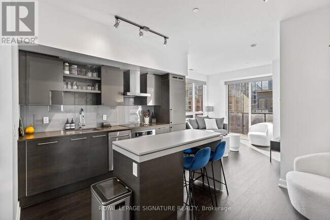 Photo du bâtiment - 1030 King St W