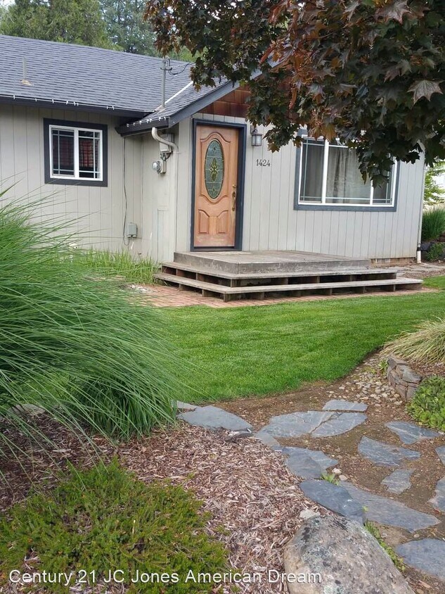 Foto principal - 4 br, 1 bath House - 1424 NE A Street