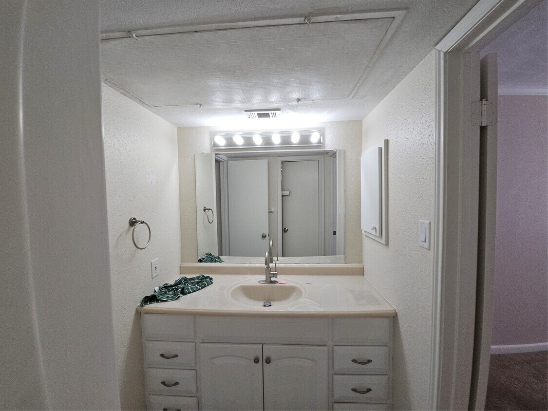 Foto principal - 2350 Bering Dr