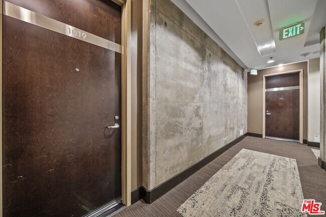 Foto del edificio - 1111 S Grand Ave