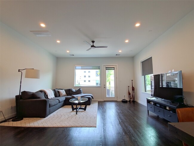 Foto del edificio - 4307 Schuler St