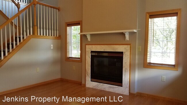 Building Photo - 2 br, 1.5 bath House - 2427 Oakridge Circle