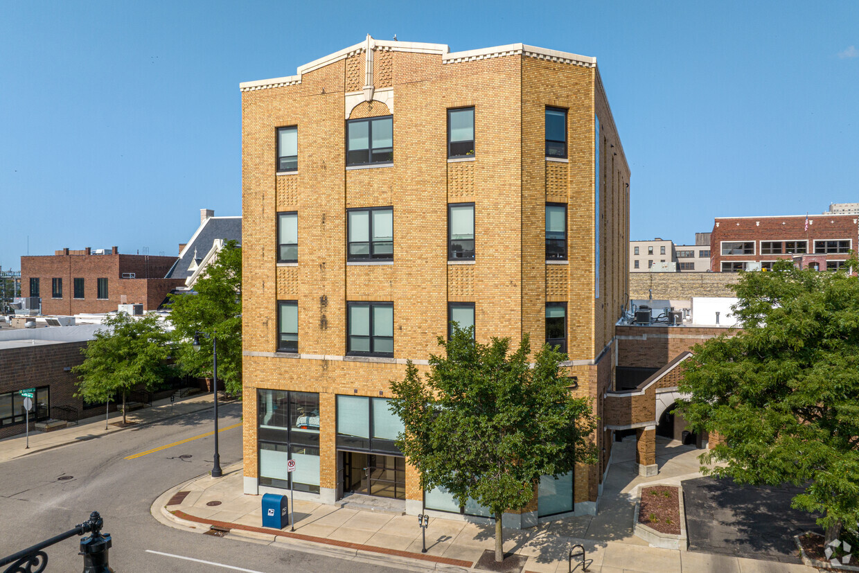 Primary Photo - Firestone Lofts