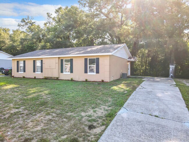 Building Photo - Beautifully Upgraded 2 Bedrooms 1 Bath Dup...