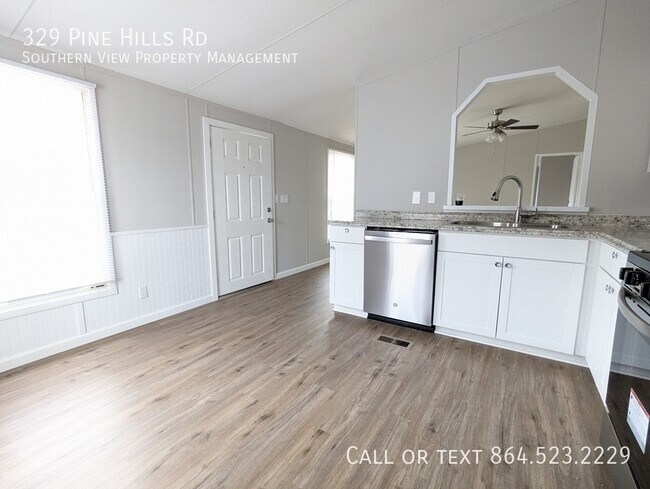 Foto del edificio - 329 Pine Hills Rd