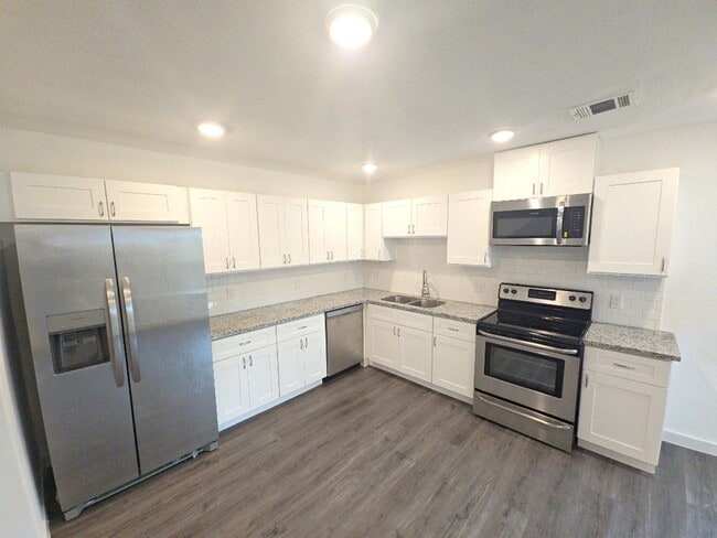 Building Photo - 6315 Sandra St