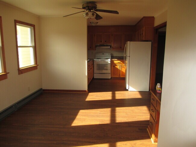Foto del edificio - 3 Bedroom, 2 Bath home on a large lot with...