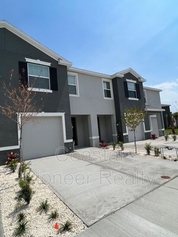 Primary Photo - 5330 Dragonfly Dr