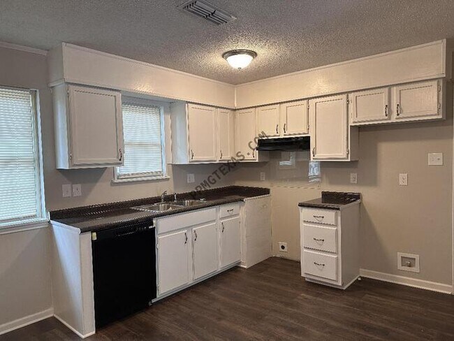 Building Photo - 2617 Carywood Dr. Bryant AR 72022
