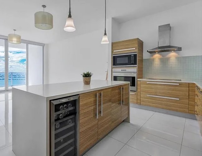 Building Photo - 2020 N Bayshore Dr