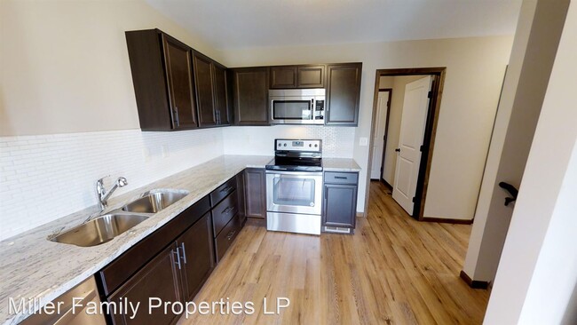 Building Photo - 4 br, 3.5 bath House - 718 Deer Haven