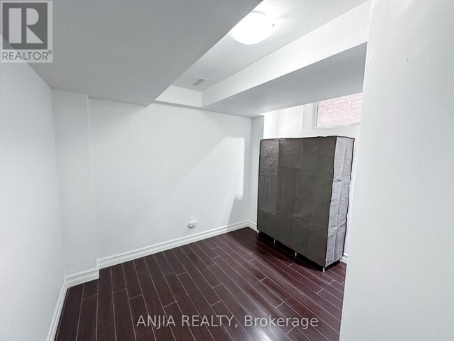 Building Photo - 18 Balmano Rd