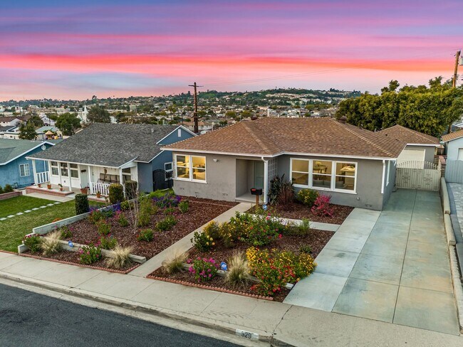 Foto del edificio - Beautiful Remodeled 2 Bedroom/2 Bath Home