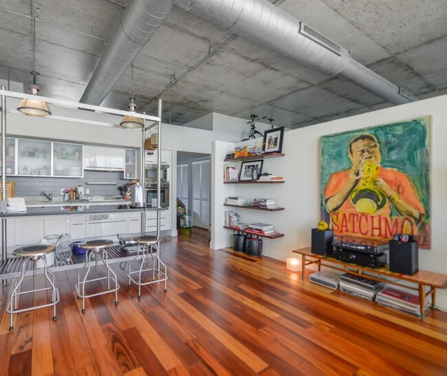 Foto del edificio - 7930 West Dr