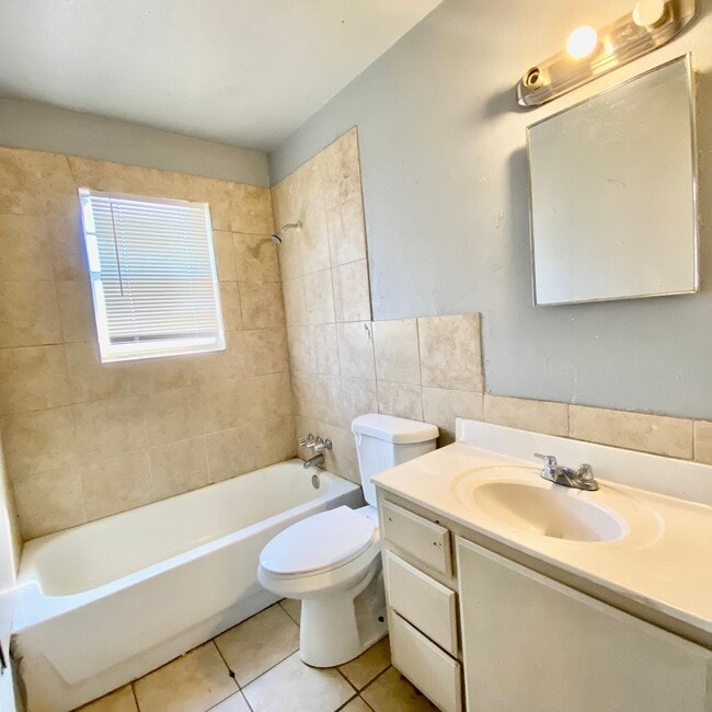 Foto del edificio - 3418 E 16th St