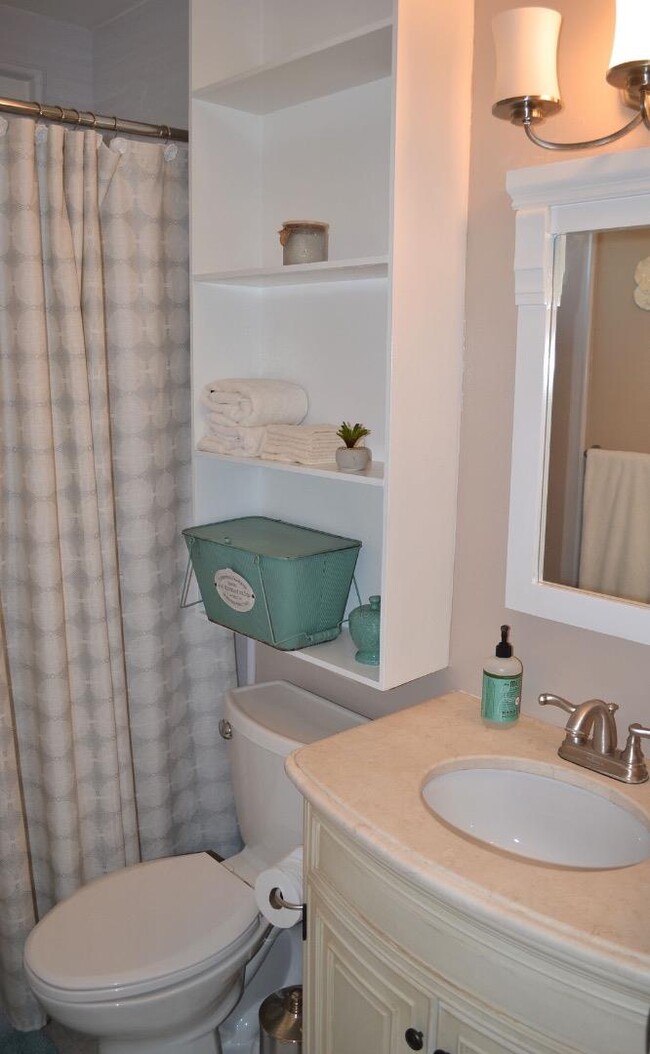 Building Photo - 1235 Terra Nova Blvd