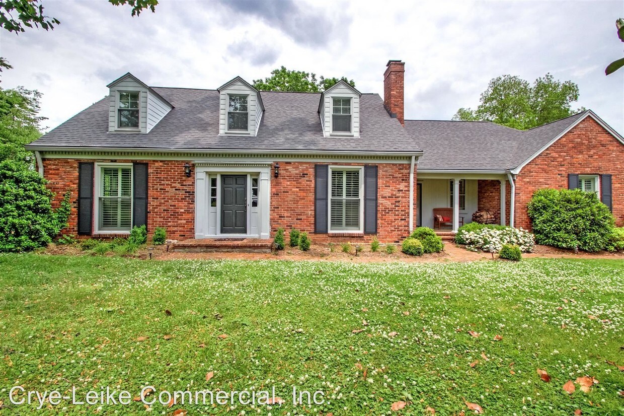 Primary Photo - 5 br, 3.5 bath House - 810 Crestwood Drive