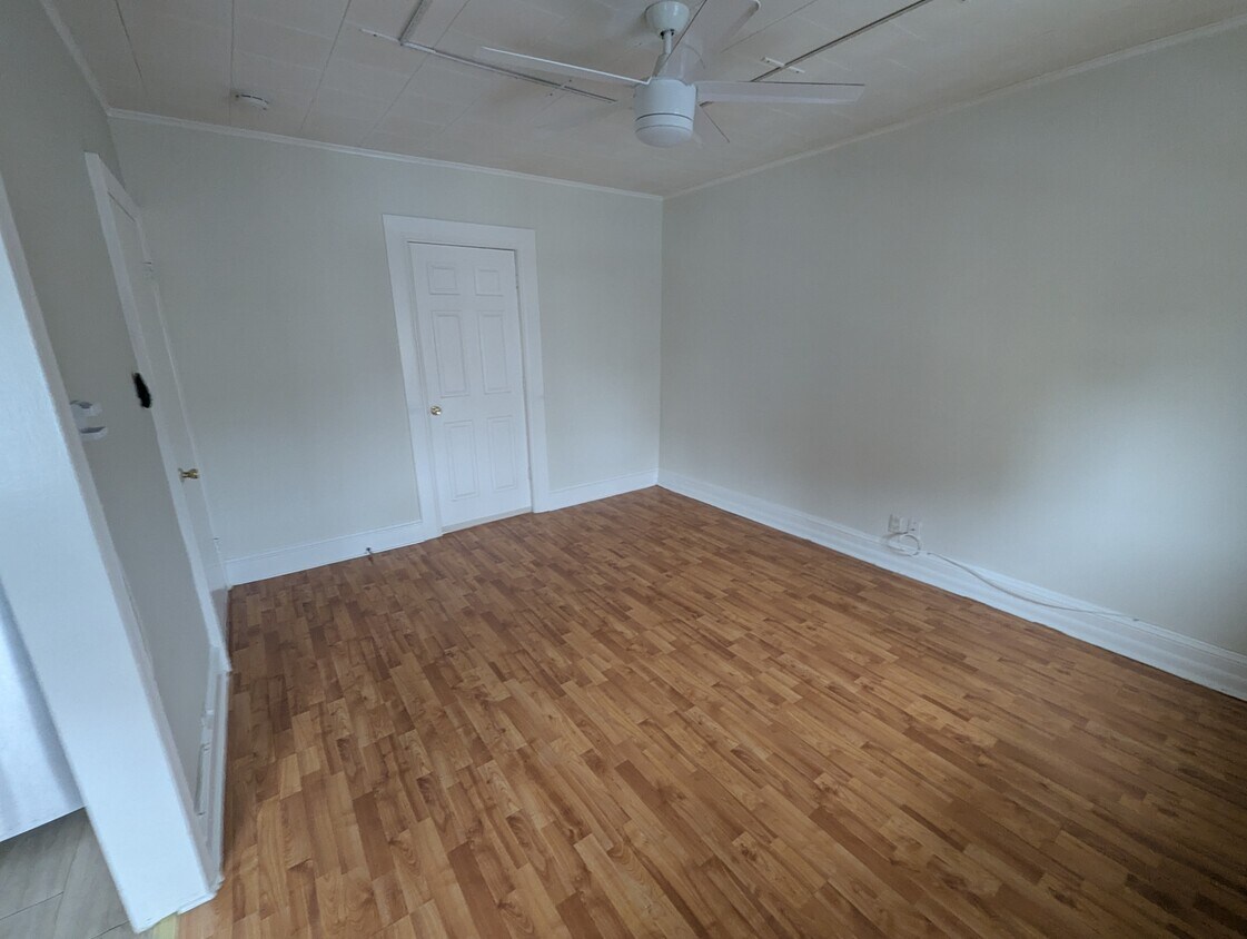 Foto principal - 6010 Madison St