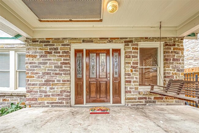Building Photo - 707 Peden St