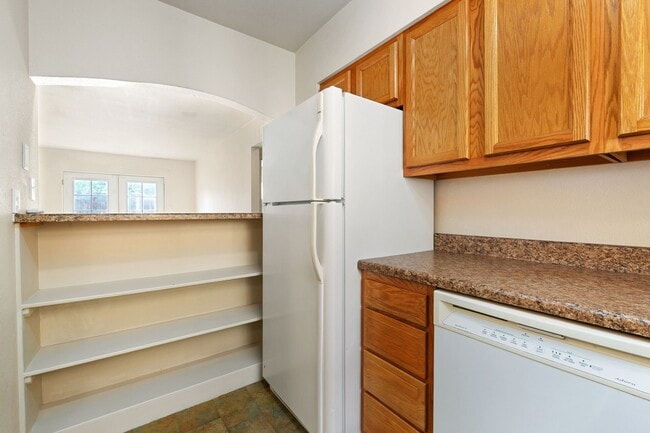 Building Photo - 405 E Thunderbird Dr